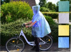 Regenponcho - PVC Regenschutz, Universal-Größe, mit Kapuze, mehrfach verwendbar, Farben: blau, gelb, grün, transparent, im Zip-Beutel, Marke: Filmer...